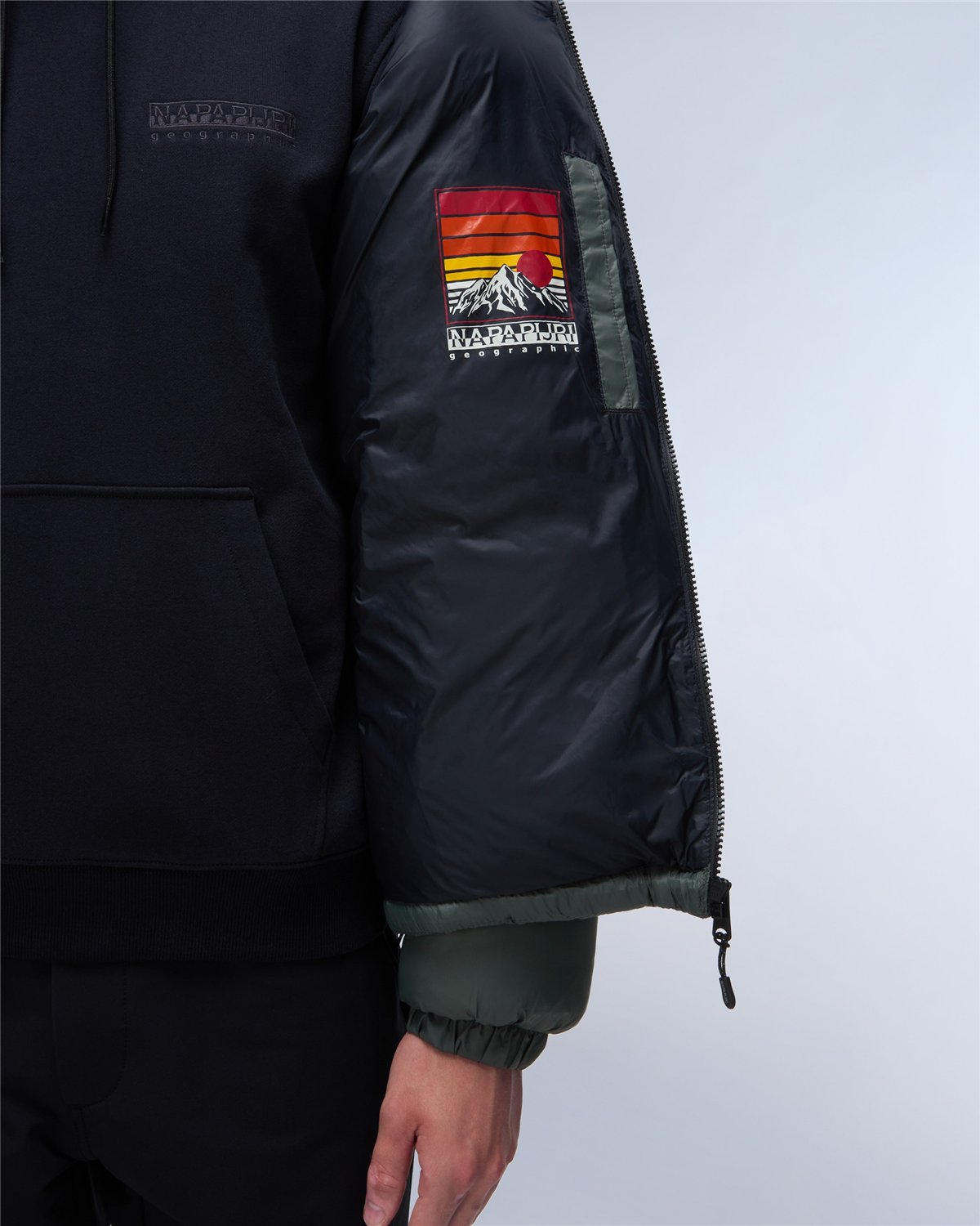 Hornelen Short Jacket