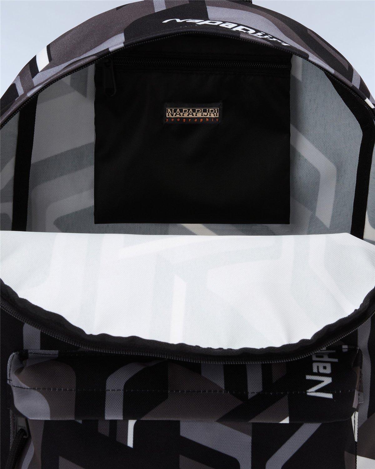 Voyage Print Backpack - 19.5 L