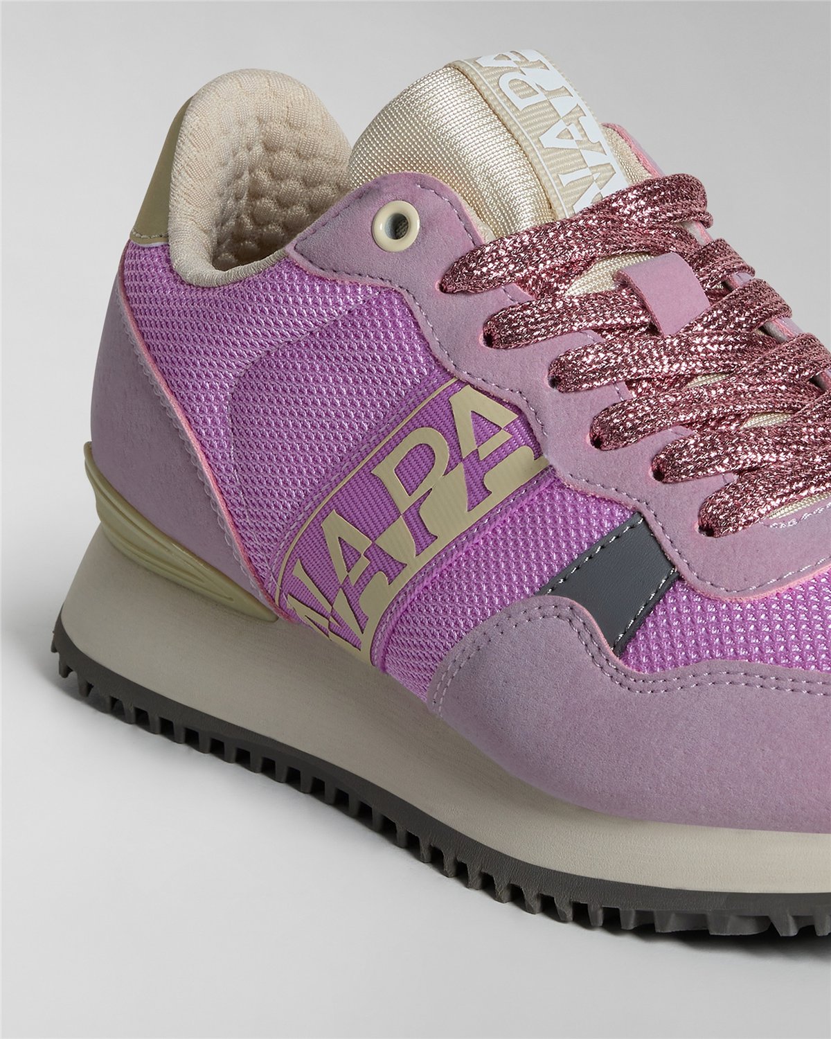 Astra Mesh Trainers