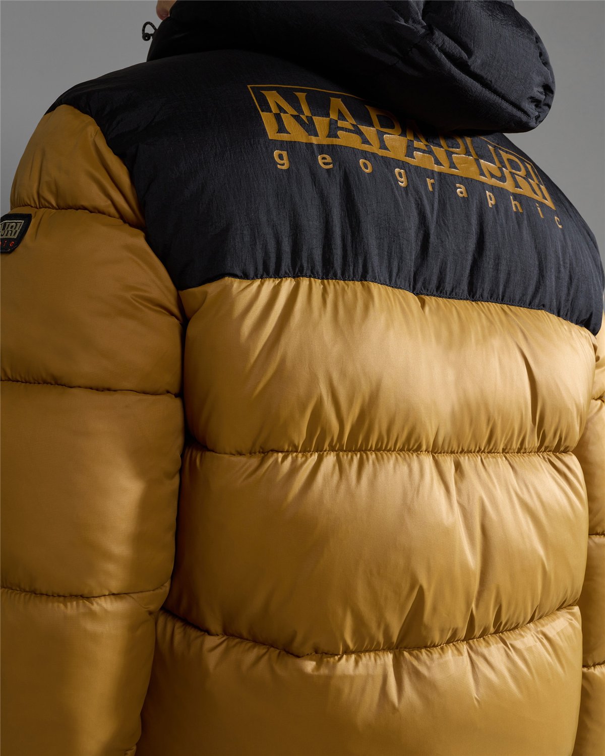 Hornelen Short Jacket