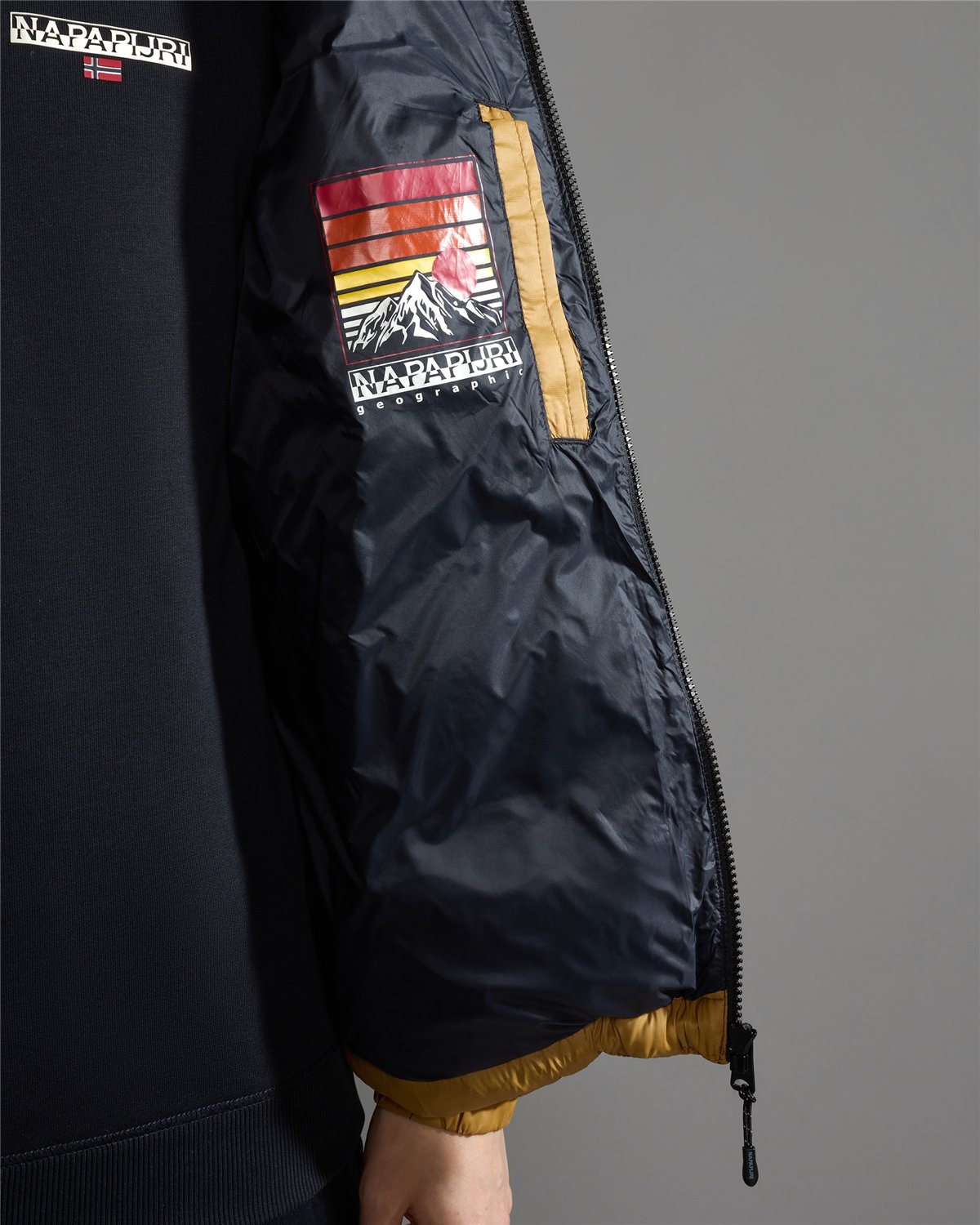 Hornelen Short Jacket